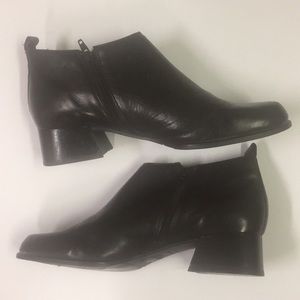 Tucker Shoes - Ladies Black Tucker Boots Tucker Shoes - Ladies Black Tucker Boots